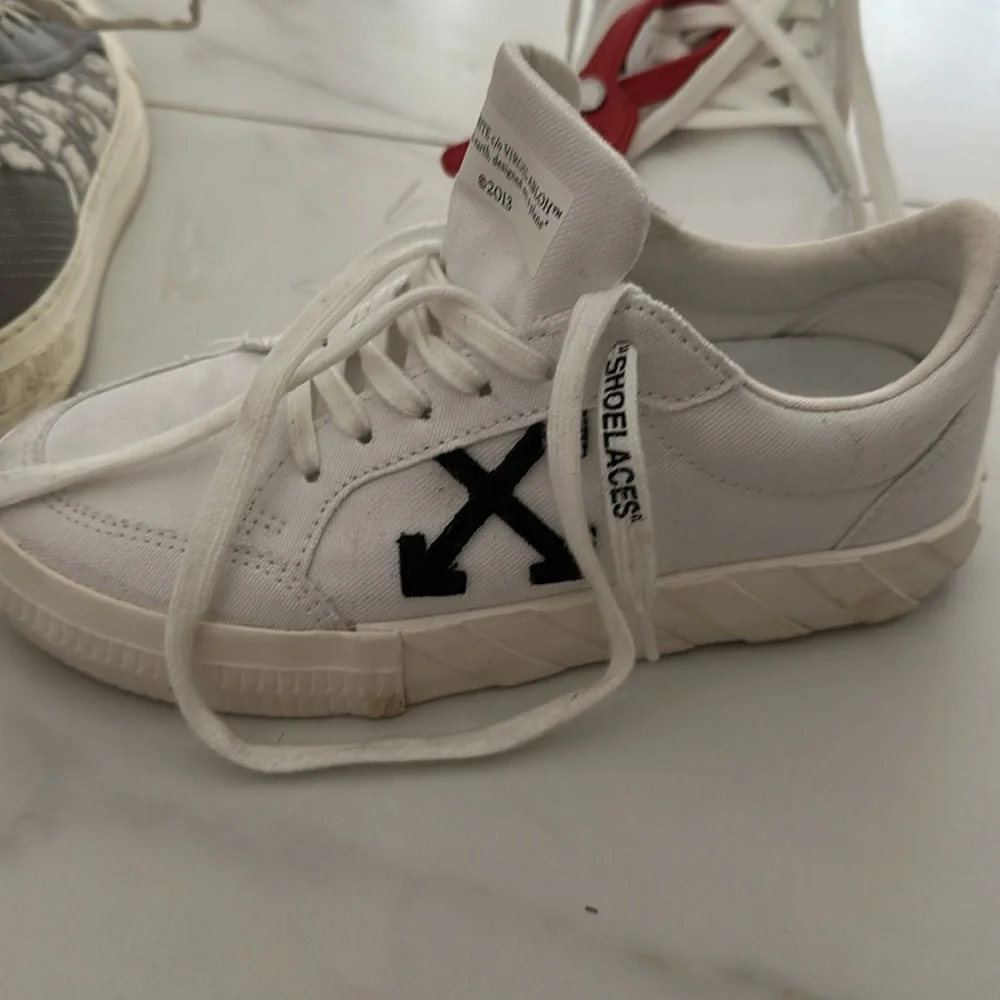 Off white - Picture 2 of 4